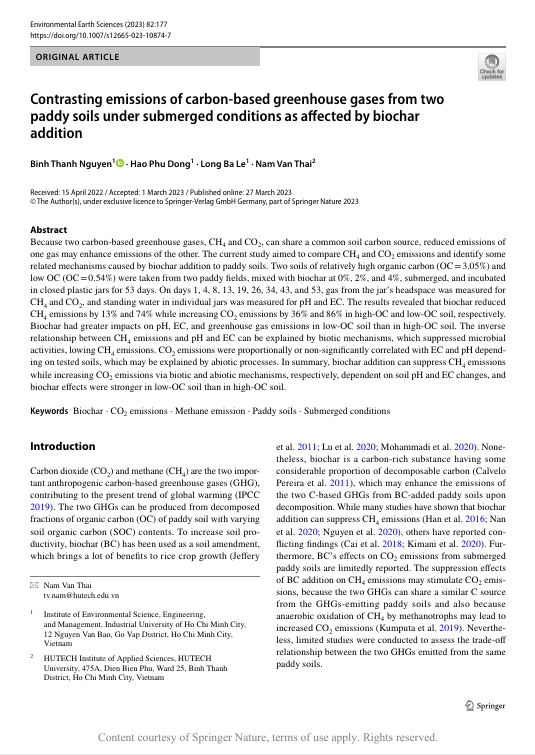 Contrasting emissions of carbon‑based greenhouse gases from two paddy soils under submerged conditions as affected by biochar addition